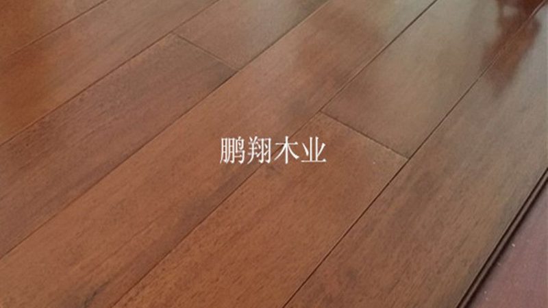 成都地板安装包工包料，价格构成揭秘